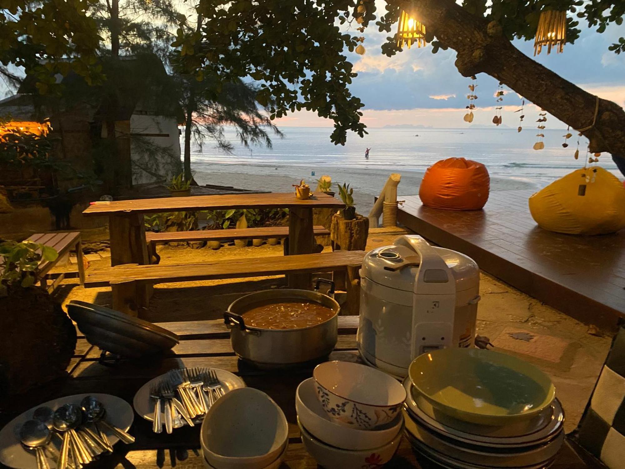 Coconut Lanta Resort @Klong Dow Beach Krabi town Екстериор снимка